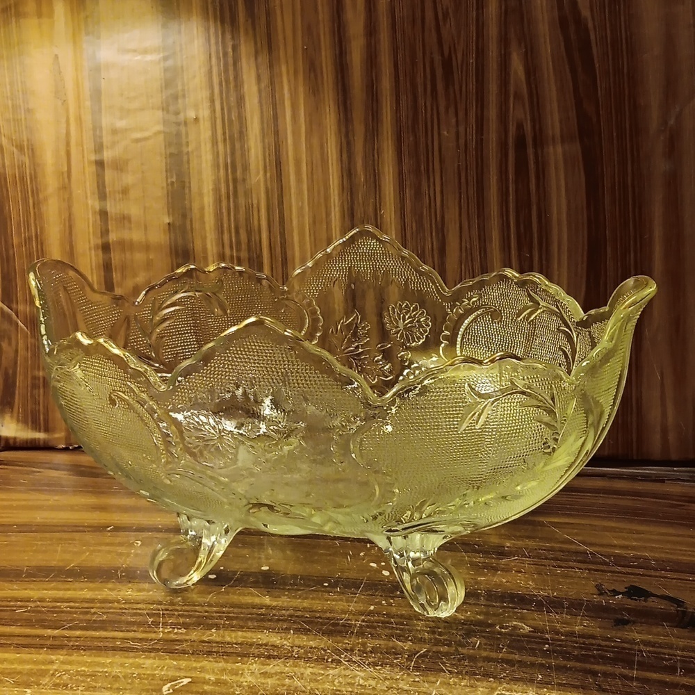 Vintage Jeannette Glass footed Lombardi compote fruit bowl